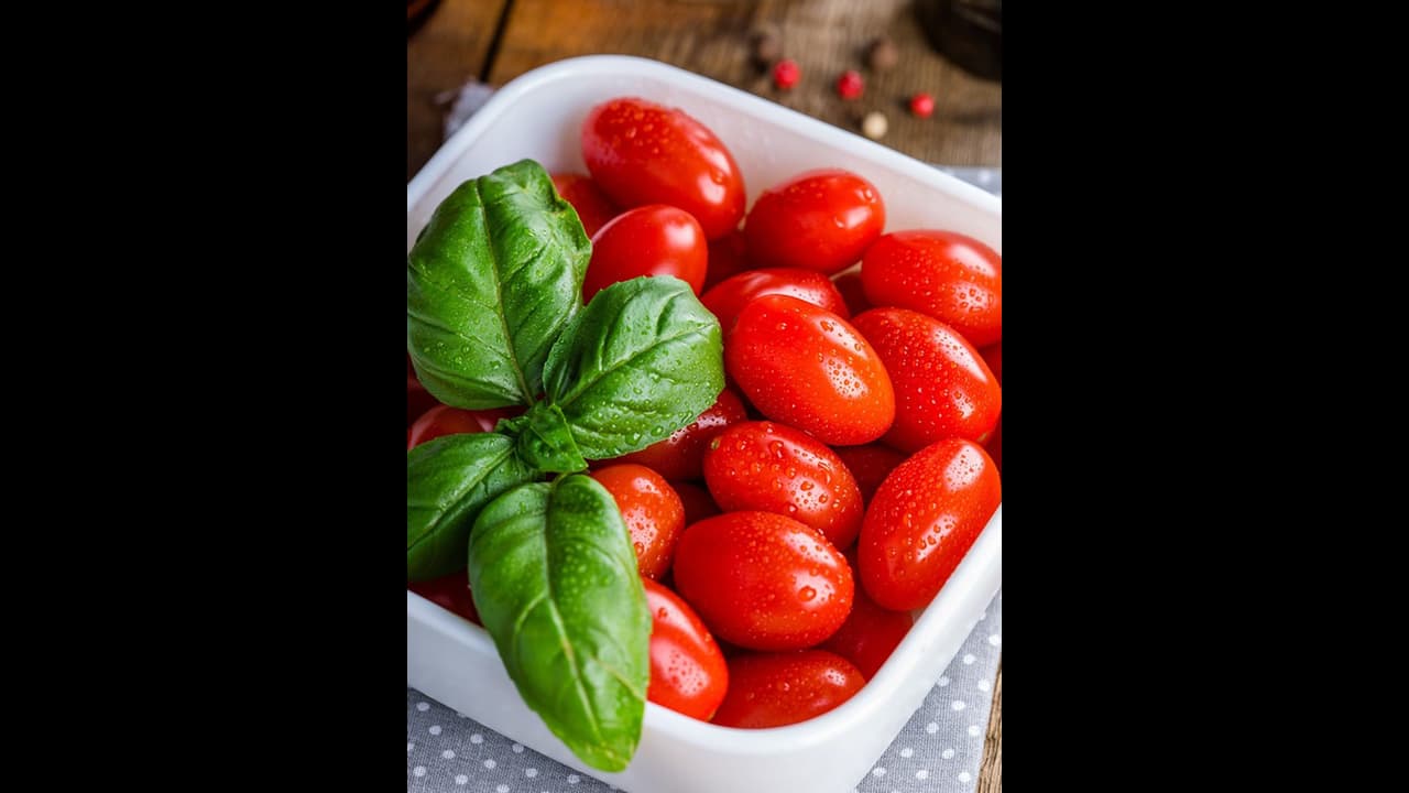 Health Tips : സ്കിൻ ഭംഗിയായും ആരോഗ്യത്തോടെയും ഇരിക്കാൻ കഴിക്കേണ്ട ഭക്ഷണങ്ങള്... Health Tips : സ്കിൻ ഭംഗിയായും ആരോഗ്യത്തോടെയും ഇരിക്കാൻ കഴിക്കേണ്ട ഭക്ഷണങ്ങള്...