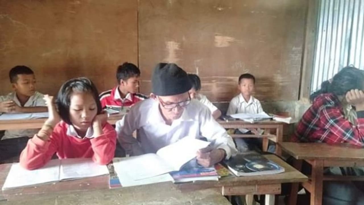 78-year-old walks 3 kilometres to attend his school classes