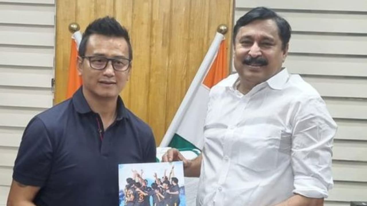 കേരളത്തിൽ 'ബൂട്ട് കെട്ടാൻ' ബെയ്ചുങ്ങ് ബൂട്ടിയ; കുന്നംകുളത്ത് ഫുട്ബോൾ അക്കാദമി, അനുയോജ്യമായ സ്ഥലമെന്ന് ബൂട്ടിയ കേരളത്തിൽ 'ബൂട്ട് കെട്ടാൻ' ബെയ്ചുങ്ങ് ബൂട്ടിയ; കുന്നംകുളത്ത് ഫുട്ബോൾ അക്കാദമി, അനുയോജ്യമായ സ്ഥലമെന്ന് ബൂട്ടിയ