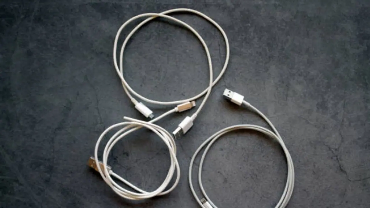 சார்ஜர் ஒயரால் கணவனின் கழுத்தை இறுக்கி துடிதுடிக்க கொன்ற மனைவி.. என்ன காரணம் தெரியுமா? சார்ஜர் ஒயரால் கணவனின் கழுத்தை இறுக்கி துடிதுடிக்க கொன்ற மனைவி.. என்ன காரணம் தெரியுமா?