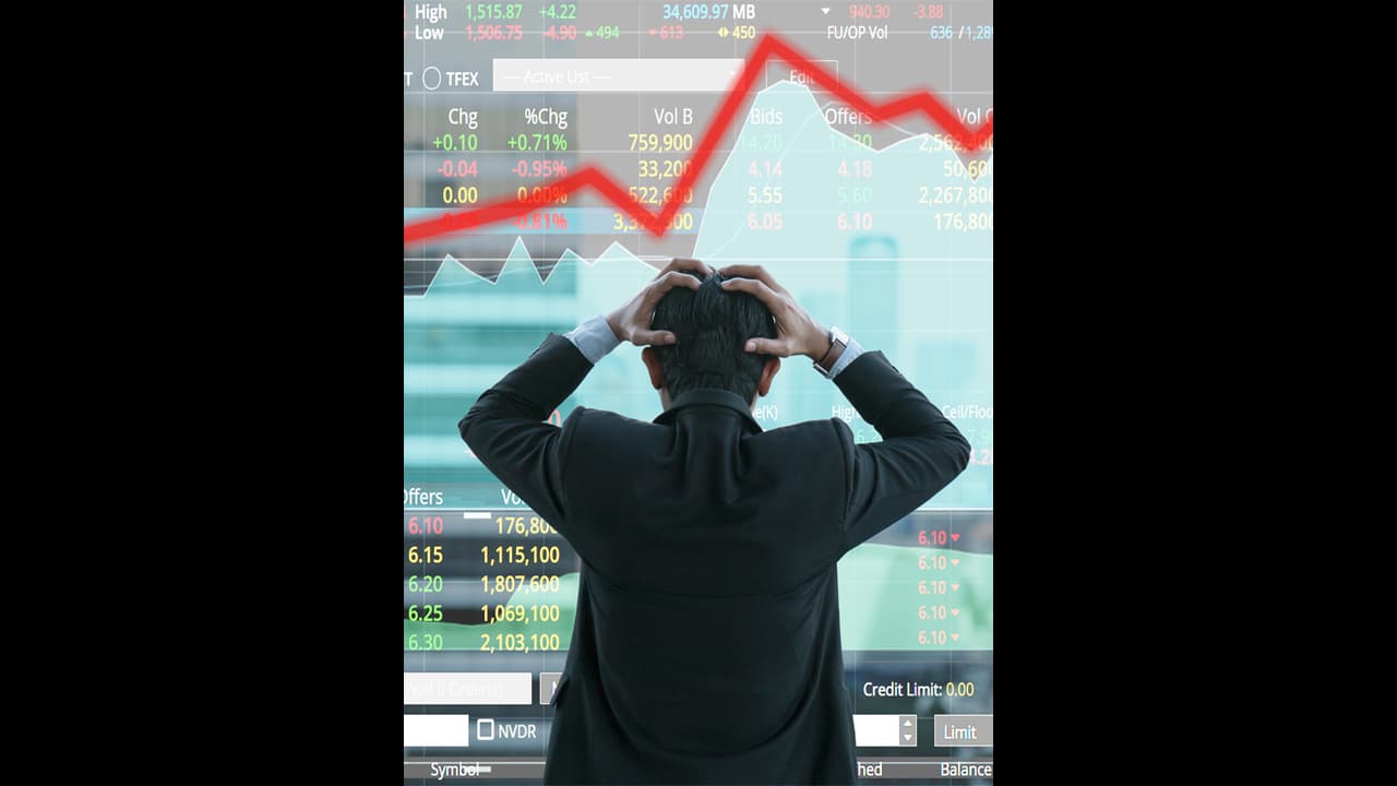 Stock Market: నష్టాల్లో ట్రేడవుతున్న స్టాక్ మార్కెట్లు...సెన్సెక్స్ 250 పాయింట్ల నష్టం..నేడు ఈ స్టాక్స్ చూడండి Stock Market: నష్టాల్లో ట్రేడవుతున్న స్టాక్ మార్కెట్లు...సెన్సెక్స్ 250 పాయింట్ల నష్టం..నేడు ఈ స్టాక్స్ చూడండి