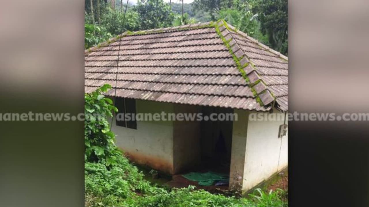 ഒറ്റപ്പെട്ട സ്ഥലത്തെ വീട്, അകത്ത് ജീർണിച്ച നിലയിൽ രണ്ട് മൃതദേഹങ്ങൾ; മരിച്ച യുവതി ഗർഭിണിയെന്ന് ബന്ധുക്കൾ ഒറ്റപ്പെട്ട സ്ഥലത്തെ വീട്, അകത്ത് ജീർണിച്ച നിലയിൽ രണ്ട് മൃതദേഹങ്ങൾ; മരിച്ച യുവതി ഗർഭിണിയെന്ന് ബന്ധുക്കൾ