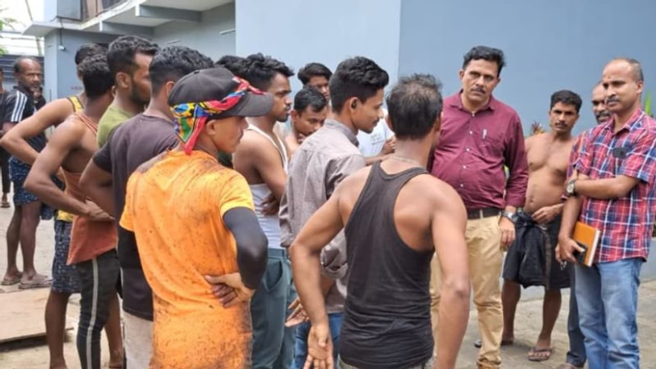 അതിഥി പോർട്ടലിൽ രജിസ്ട്രേഷന് തുടക്കം, 5706 തൊഴിലാളികൾ രജിസ്ടർ ചെയ്തു, ക്യാമ്പുകളിലെ പരിശോധനയും തുടരുന്നു അതിഥി പോർട്ടലിൽ രജിസ്ട്രേഷന് തുടക്കം, 5706 തൊഴിലാളികൾ രജിസ്ടർ ചെയ്തു, ക്യാമ്പുകളിലെ പരിശോധനയും തുടരുന്നു