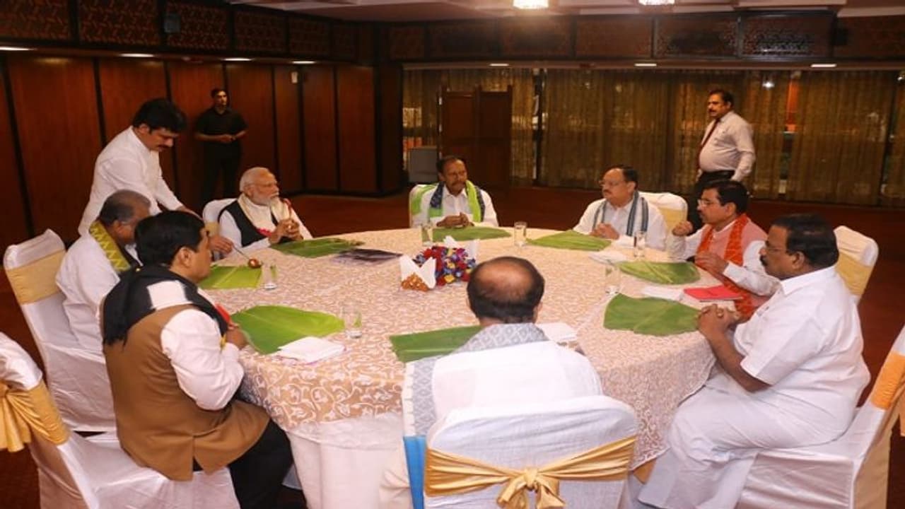 ಸಂಸತ್ತಿನೊಳಗೆ ಉಡುಪಿ ಅಡುಗೆ ಘಮ: ಸುಬ್ರಹ್ಮಣ್ಯರ ಕೈರುಚಿಗೆ ಪ್ರಧಾನಿ ಮೋದಿ ಫಿದಾ..! ಸಂಸತ್ತಿನೊಳಗೆ ಉಡುಪಿ ಅಡುಗೆ ಘಮ: ಸುಬ್ರಹ್ಮಣ್ಯರ ಕೈರುಚಿಗೆ ಪ್ರಧಾನಿ ಮೋದಿ ಫಿದಾ..!