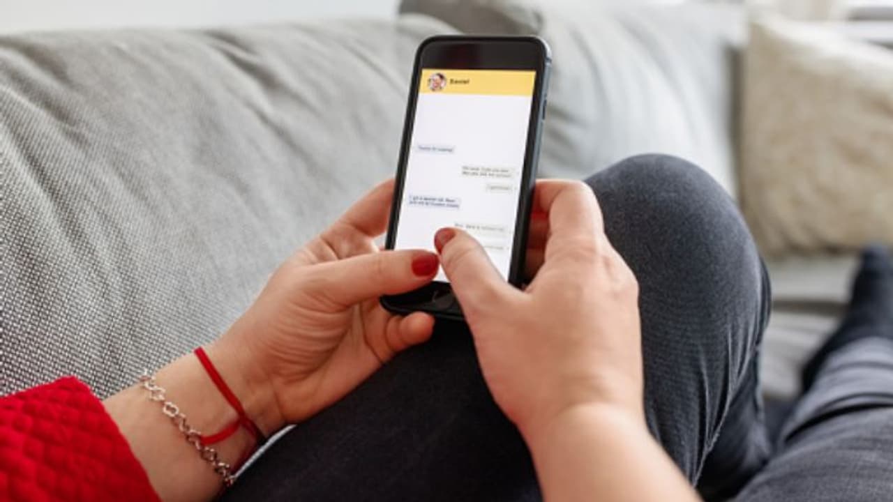 'ഡോക്ടർ, ബിസിനസുകാരൻ, എഞ്ചിനീയർ'; വിവാഹ വാഗ്ദാനം നൽകി 40കാരി പറ്റിച്ചത് വമ്പന്മാരെ, കേസായതോടെ ഒളിവിൽ 'ഡോക്ടർ, ബിസിനസുകാരൻ, എഞ്ചിനീയർ'; വിവാഹ വാഗ്ദാനം നൽകി 40കാരി പറ്റിച്ചത് വമ്പന്മാരെ, കേസായതോടെ ഒളിവിൽ