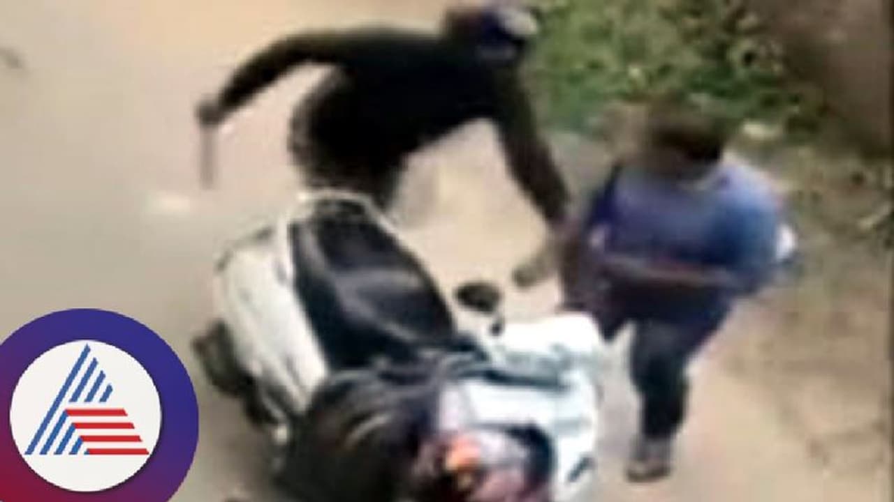 திருப்பத்தூர் அருகே பெண்ணை காப்பாற்றச் சென்ற வாலிபர் கத்தியால் குத்தி கொலை திருப்பத்தூர் அருகே பெண்ணை காப்பாற்றச் சென்ற வாலிபர் கத்தியால் குத்தி கொலை