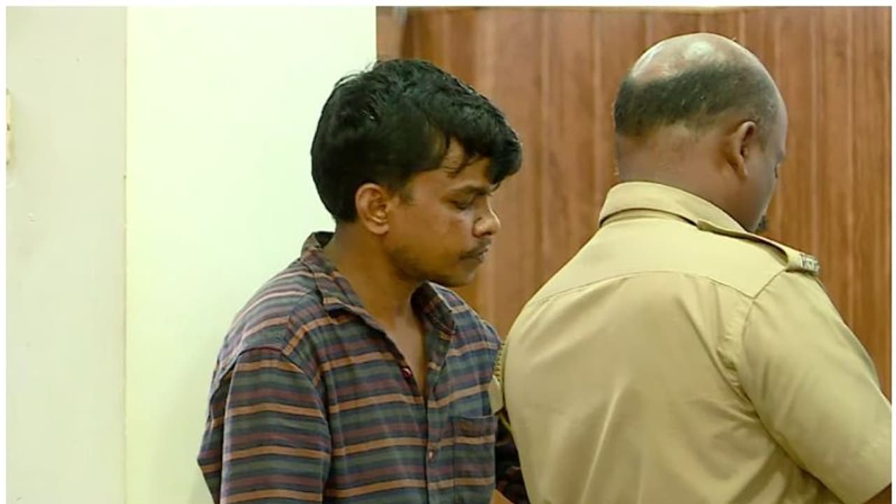 4 വയസുകാരിയ്ക്ക് പീഡനം: പ്രതിയെ കുട്ടി തിരിച്ചറിഞ്ഞു, അറസ്റ്റ് ; മുറിയിൽ എത്തിച്ചത് ശീതളപാനീയം നൽകി 4 വയസുകാരിയ്ക്ക് പീഡനം: പ്രതിയെ കുട്ടി തിരിച്ചറിഞ്ഞു, അറസ്റ്റ് ; മുറിയിൽ എത്തിച്ചത് ശീതളപാനീയം നൽകി