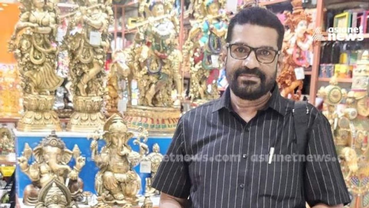'ഒരു യാത്രയുടെ തുടക്കം'; ഗണപതി വിഗ്രഹങ്ങൾക്കൊപ്പം നിൽക്കുന്ന ചിത്രവുമായി സിപിഐ ജില്ലാ സെക്രട്ടറി 'ഒരു യാത്രയുടെ തുടക്കം'; ഗണപതി വിഗ്രഹങ്ങൾക്കൊപ്പം നിൽക്കുന്ന ചിത്രവുമായി സിപിഐ ജില്ലാ സെക്രട്ടറി