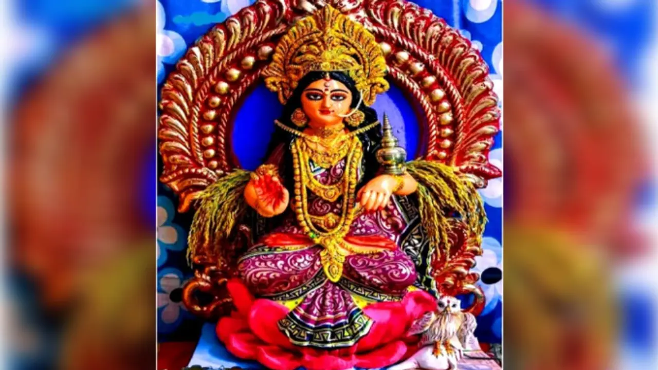 ಮಗಳಿಗೆ ಮಹಾಲಕ್ಷ್ಮಿ ವೇಷ ಹಾಕಿ, ಪೂಜಿಸಿದ ತಂದೆ ಮಗಳಿಗೆ ಮಹಾಲಕ್ಷ್ಮಿ ವೇಷ ಹಾಕಿ, ಪೂಜಿಸಿದ ತಂದೆ