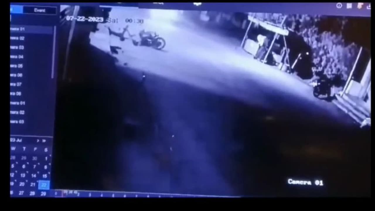 ஆம்பூர் அருகே அசுர வேகத்தில் மோதிக்கொண்ட இருசக்கர வாகனங்கள்; 2 பேர் பலி, 3 பேர் கவலைக்கிடம் ஆம்பூர் அருகே அசுர வேகத்தில் மோதிக்கொண்ட இருசக்கர வாகனங்கள்; 2 பேர் பலி, 3 பேர் கவலைக்கிடம்