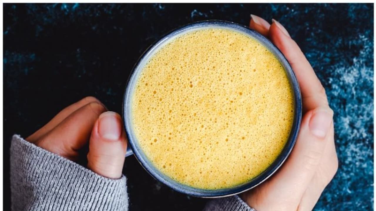 പാലിൽ ഒരു നുള്ള് മഞ്ഞൾ ചേർത്ത് കുടിക്കുന്നത് ശീലമാക്കൂ, ഗുണമിതാണ് പാലിൽ ഒരു നുള്ള് മഞ്ഞൾ ചേർത്ത് കുടിക്കുന്നത് ശീലമാക്കൂ, ഗുണമിതാണ്