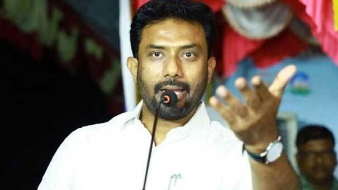 ஓ.பி.ரவீந்திரநாத் குமாரின் எம். பி பதவி தப்பியது..!! உச்ச நீதிமன்றம் அதிரடி உத்தரவு ஓ.பி.ரவீந்திரநாத் குமாரின் எம். பி பதவி தப்பியது..!! உச்ச நீதிமன்றம் அதிரடி உத்தரவு