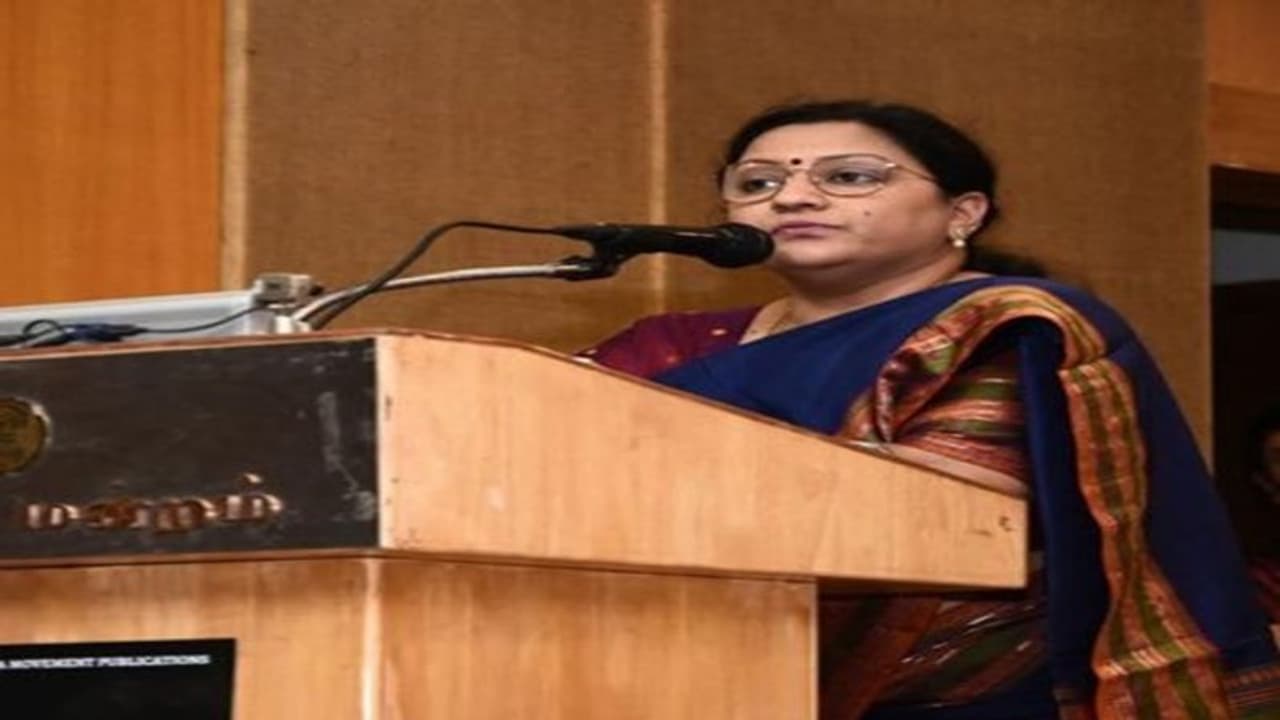 பத்திரிகையாளர்களுக்கு வீட்டுமனை வழங்கும் திட்டம் இல்லை: கனிமொழி என்.வி.என் சோமு கேள்விக்கு மத்திய அரசு பதில்!