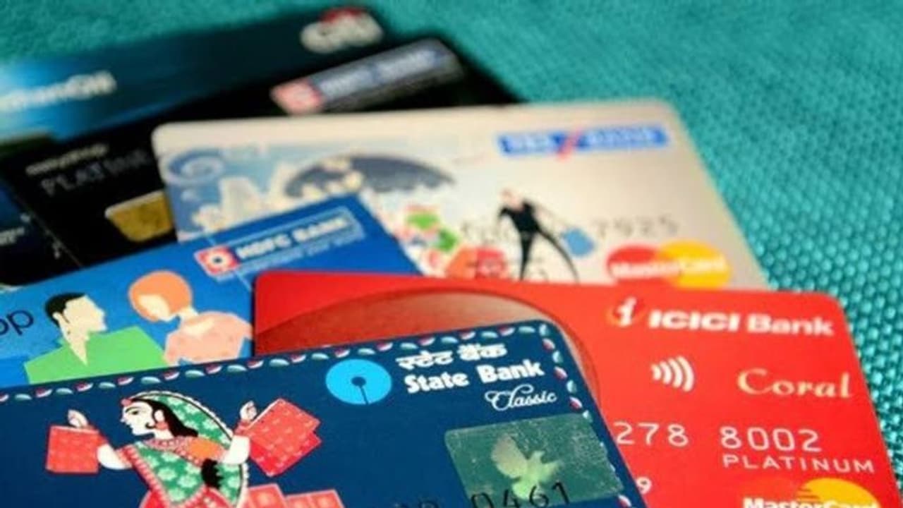 ഡെബിറ്റ് അല്ലെങ്കിൽ ക്രെഡിറ്റ് കാർഡ് പുതിയതാണോ? നിരബന്ധമായും ഈ കാര്യങ്ങൾ ശ്രദ്ധിക്കുക 