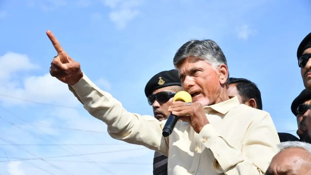 చంద్రబాబుకు ఐటీ నోటీసులు కేసులో కీలక పరిణామం : రంగంలోకి ఏపీ సీఐడీ.. రెండు స్కాంలు, డబ్బులు ఒక్కరికేనా..? చంద్రబాబుకు ఐటీ నోటీసులు కేసులో కీలక పరిణామం : రంగంలోకి ఏపీ సీఐడీ.. రెండు స్కాంలు, డబ్బులు ఒక్కరికేనా..?