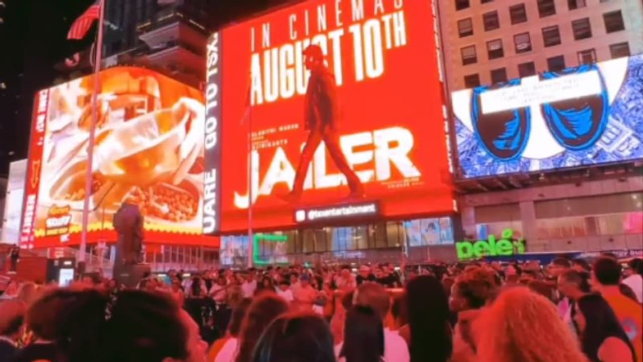 அலப்பற கிளப்புறோம்.. நியூயார்க் நகர Times Squareல் மின்னும் ஜெயிலர் வேற லெவலில் கொண்டாடும் ரசிகர்கள்! அலப்பற கிளப்புறோம்.. நியூயார்க் நகர Times Squareல் மின்னும் ஜெயிலர் வேற லெவலில் கொண்டாடும் ரசிகர்கள்!