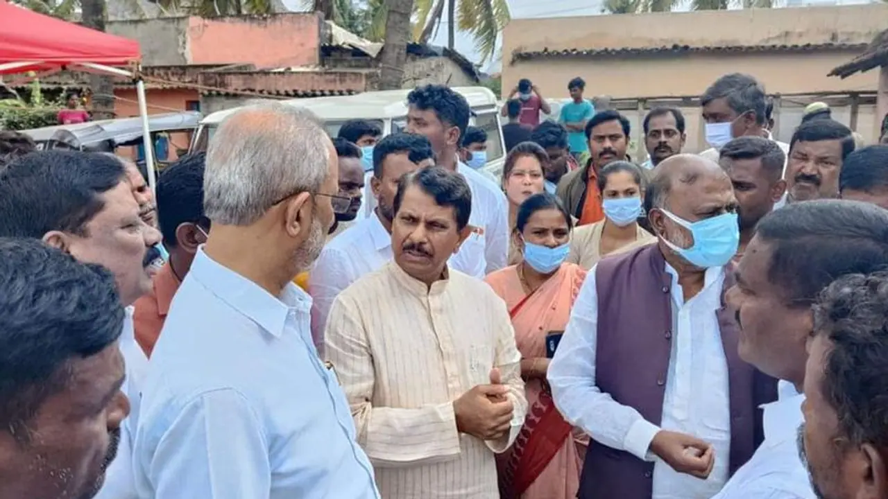 Chitradurga: ಕವಾಡಿಗರ ಹಟ್ಟಿಯಲ್ಲಿ ಕಲುಷಿತ ನೀರು ಸೇವನೆ ಪ್ರಕರಣ: ಸಾವಿನ ಸಂಖ್ಯೆ 5ಕ್ಕೆ ಏರಿಕೆ Chitradurga: ಕವಾಡಿಗರ ಹಟ್ಟಿಯಲ್ಲಿ ಕಲುಷಿತ ನೀರು ಸೇವನೆ ಪ್ರಕರಣ: ಸಾವಿನ ಸಂಖ್ಯೆ 5ಕ್ಕೆ ಏರಿಕೆ