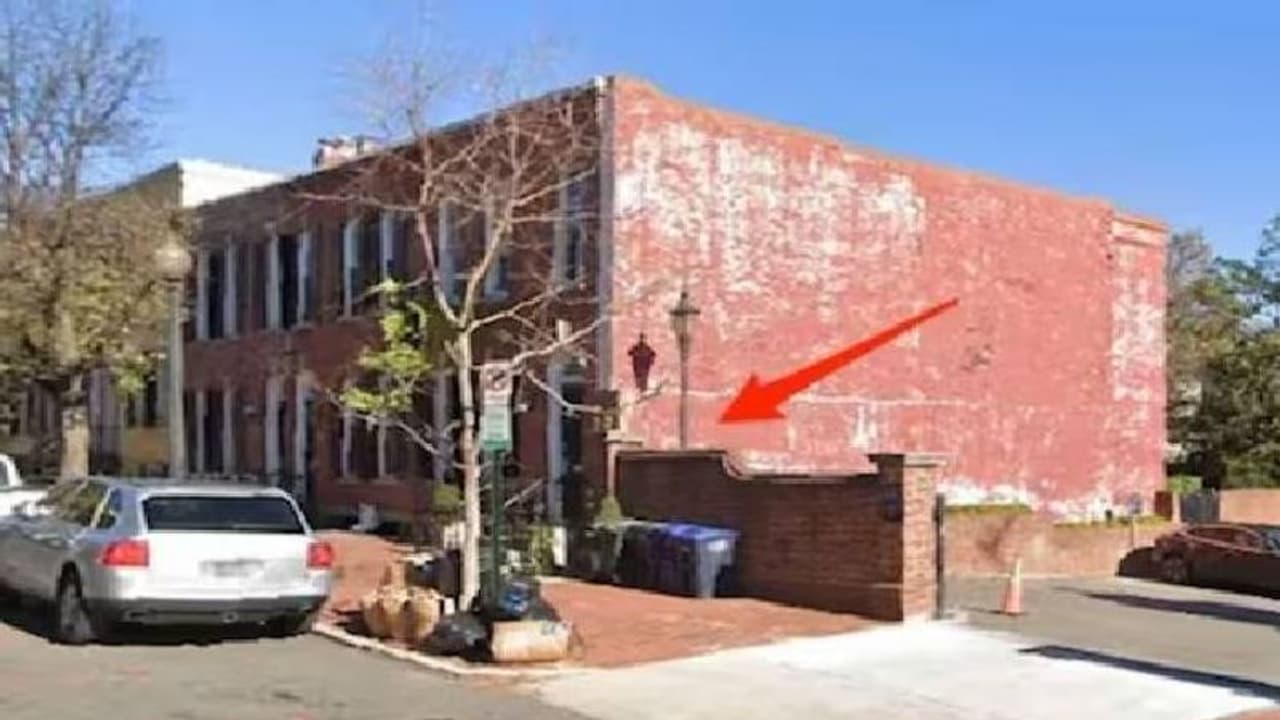 പൊട്ടിപ്പൊളിഞ്ഞ ഒരു മതിലിന് വില 41 ലക്ഷം, വാങ്ങാനെത്തിയവർ സത്യമറിഞ്ഞ് ഞെട്ടിയതിങ്ങനെ!