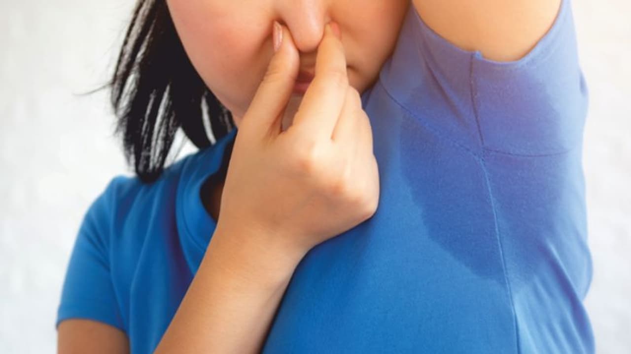 ശരീര ദുർഗന്ധം അകറ്റാൻ പരീക്ഷിക്കാം ഈ അഞ്ച് വഴികള്‍...