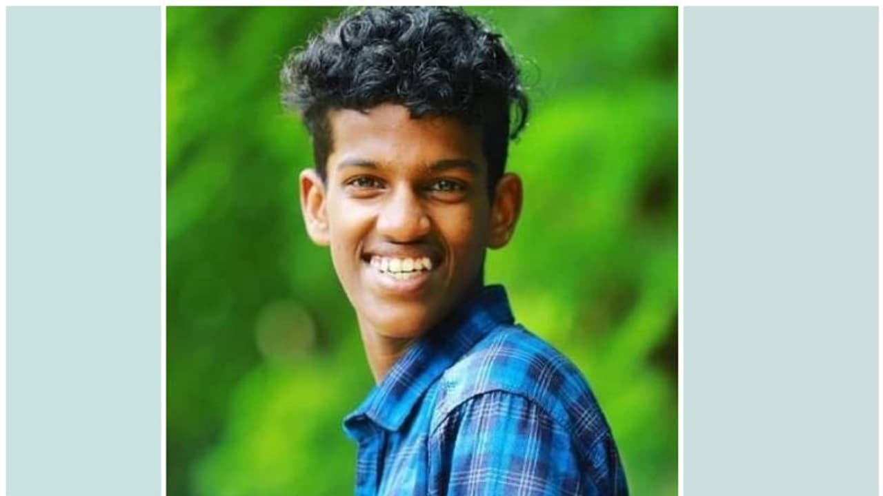 അശ്രദ്ധയിൽ പൊലിഞ്ഞത് യുവാവിന്റെ ജീവൻ; ആലപ്പുഴയിൽ മണ്ണു മാന്തിയന്ത്രം ഇടിച്ച് ബൈക്ക് യാത്രികന് ദാരുണാന്ത്യം