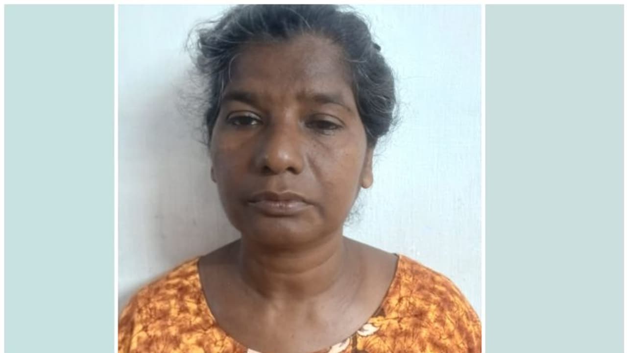 അച്ഛനെയും മകനെയും വെട്ടിക്കൊല്ലാൻ ശ്രമിച്ച് വീട്ടമ്മ; തർക്കം അതിർത്തി വേലി പൊളിച്ച് പണിയുന്നതിൽ, അറസ്റ്റ് അച്ഛനെയും മകനെയും വെട്ടിക്കൊല്ലാൻ ശ്രമിച്ച് വീട്ടമ്മ; തർക്കം അതിർത്തി വേലി പൊളിച്ച് പണിയുന്നതിൽ, അറസ്റ്റ്