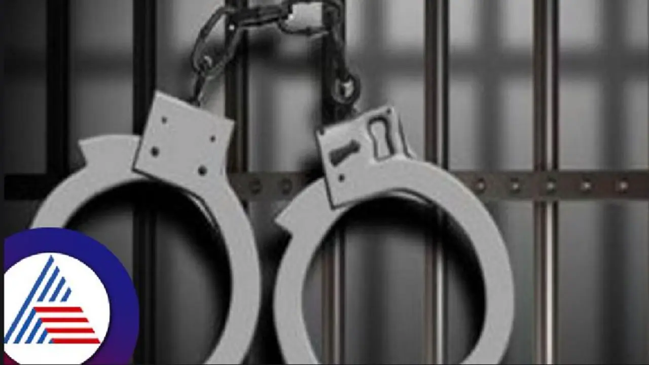 மது அருந்துவதில் தகராறு; பெயிண்டர் வீடு புகுந்து வெட்டி கொலை கொலையாளி போலீசில் சரண் மது அருந்துவதில் தகராறு; பெயிண்டர் வீடு புகுந்து வெட்டி கொலை கொலையாளி போலீசில் சரண்