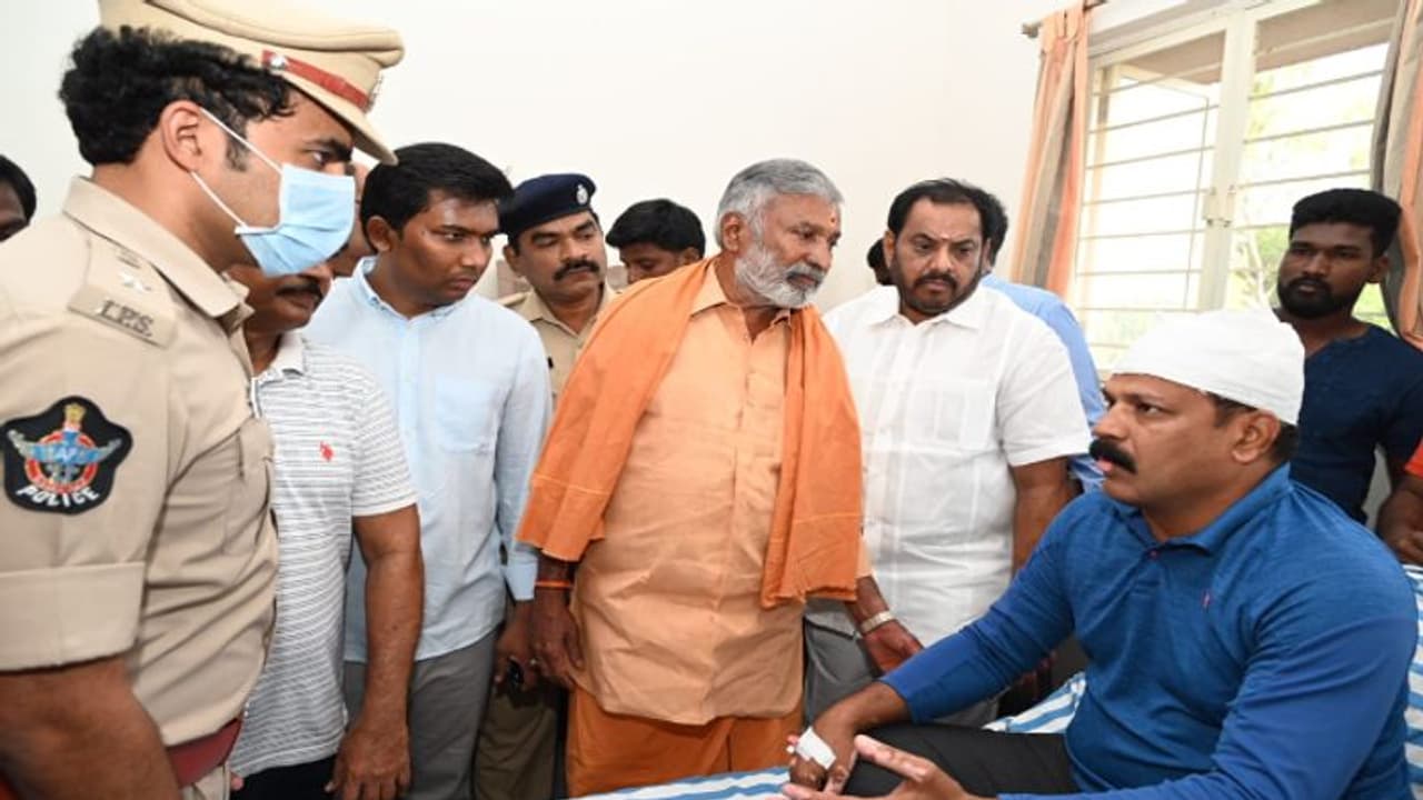 కాలేజ్ రోజుల నుంచి నేనే ఆయనకు టార్గెట్ .. ఓటమి భయంతోనే హింస : చంద్రబాబుపై పెద్దిరెడ్డి ఫైర్ కాలేజ్ రోజుల నుంచి నేనే ఆయనకు టార్గెట్ .. ఓటమి భయంతోనే హింస : చంద్రబాబుపై పెద్దిరెడ్డి ఫైర్