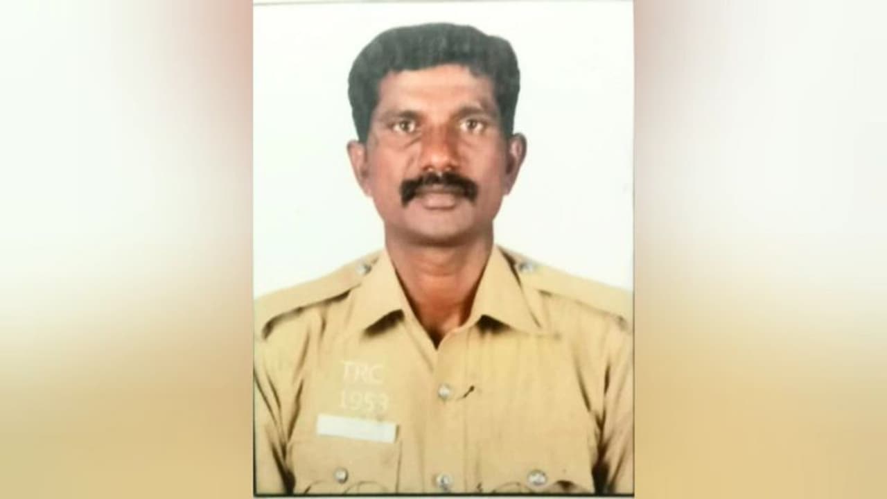 வாகன ஓட்டிக்கு உதவி செய்ய சென்ற காவலர் கார் மோதி பலி; தொழில் அதிபர் கைது வாகன ஓட்டிக்கு உதவி செய்ய சென்ற காவலர் கார் மோதி பலி; தொழில் அதிபர் கைது