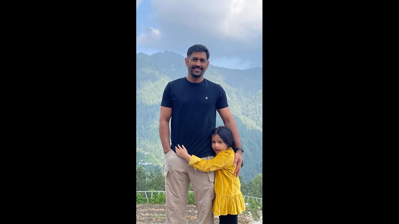 Twitter Display Picture: டுவிட்டர் டிபியை மாற்றாத தோனி, கோலி! Twitter Display Picture: டுவிட்டர் டிபியை மாற்றாத தோனி, கோலி!