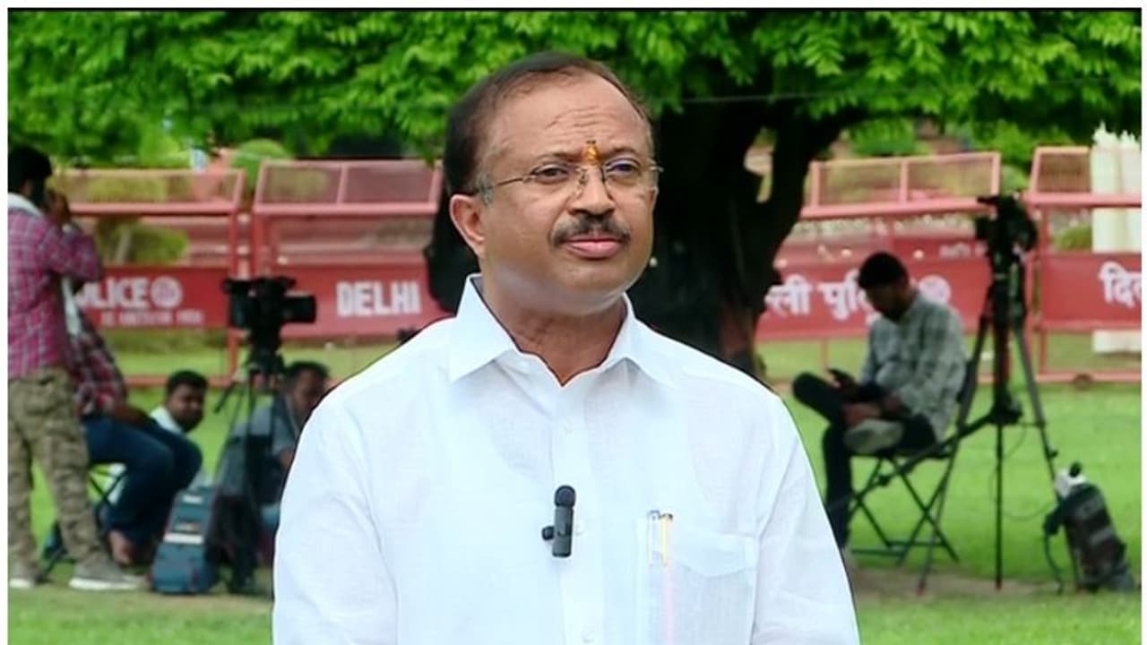 'ഒന്നരക്കോടിയുടെ ബസും ജനങ്ങളെ തല്ലാൻ ഗൂണ്ടകളും ബിജെപിക്ക് വേണ്ട', ജനങ്ങൾക്ക് നൽകിയ വാക്ക് പാലിച്ചാണ് വരുന്നത്'