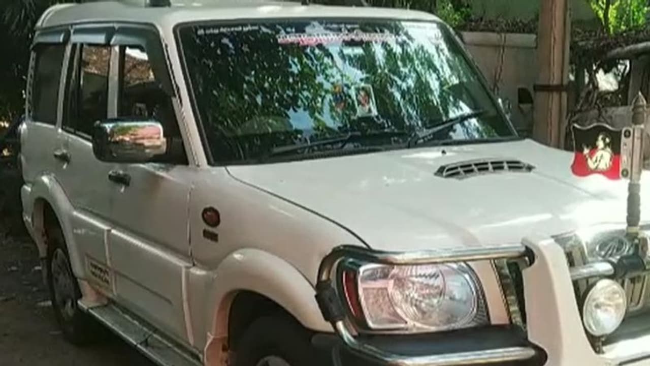 நள்ளிரவில் மின்னல் வேகத்தில் வந்த கார்.. திறந்து பார்த்த போலீஸ்.. நாக்கு, இதயம், மூளை இருந்ததால் அதிர்ச்சி.! நள்ளிரவில் மின்னல் வேகத்தில் வந்த கார்.. திறந்து பார்த்த போலீஸ்.. நாக்கு, இதயம், மூளை இருந்ததால் அதிர்ச்சி.!