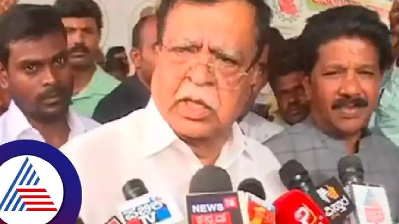 ಹಾವಾಡಿಸೋರು ಹಾವು ಬಿಡ್ತೀವಿ ಅಂತಾ ಹೆದರಿಸ್ತಾರಲ್ಲ ಹಂಗೇ ಎಚ್ಡಿಕೆ ಆರೋಪ: ರಾಜಣ್ಣ ಟಾಂಗ್ ಹಾವಾಡಿಸೋರು ಹಾವು ಬಿಡ್ತೀವಿ ಅಂತಾ ಹೆದರಿಸ್ತಾರಲ್ಲ ಹಂಗೇ ಎಚ್ಡಿಕೆ ಆರೋಪ: ರಾಜಣ್ಣ ಟಾಂಗ್