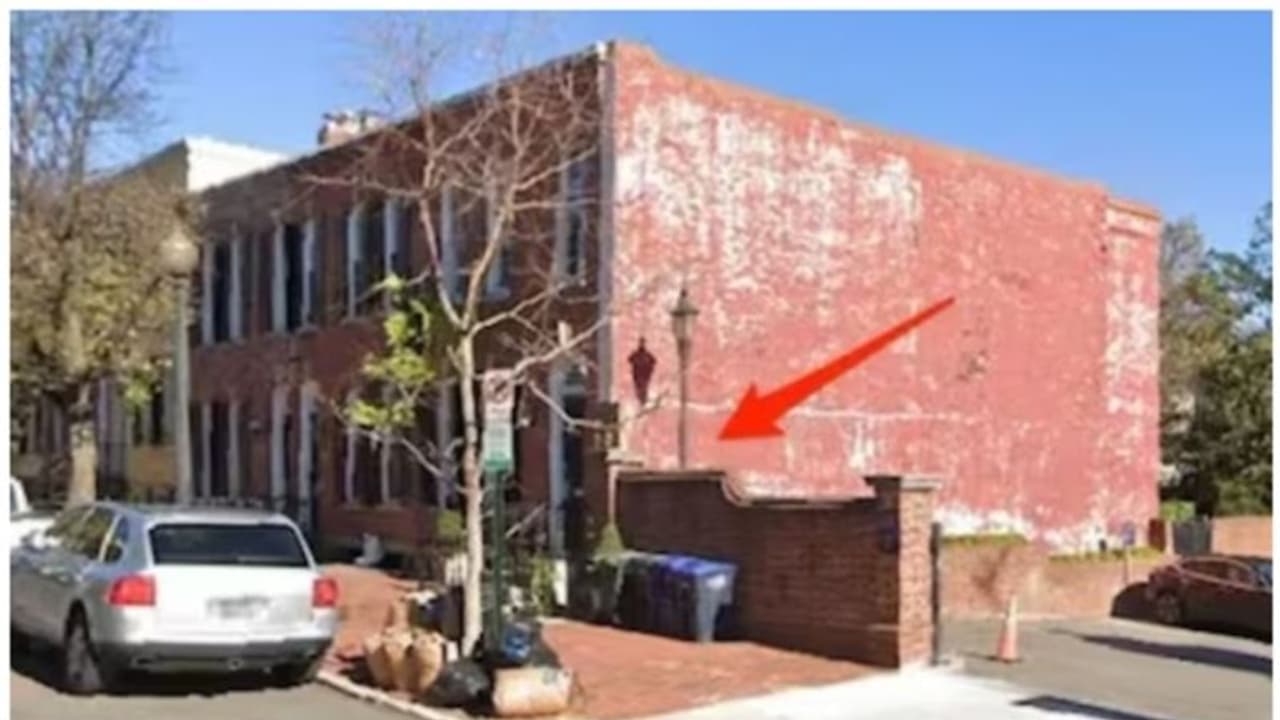 ഈര്‍പ്പം കയറി പൊളിഞ്ഞ് വീഴാറായ മതില്‍ വില്പനയ്ക്ക്; വില 41 ലക്ഷം രൂപ, കാരണം വിചിത്രം ! 