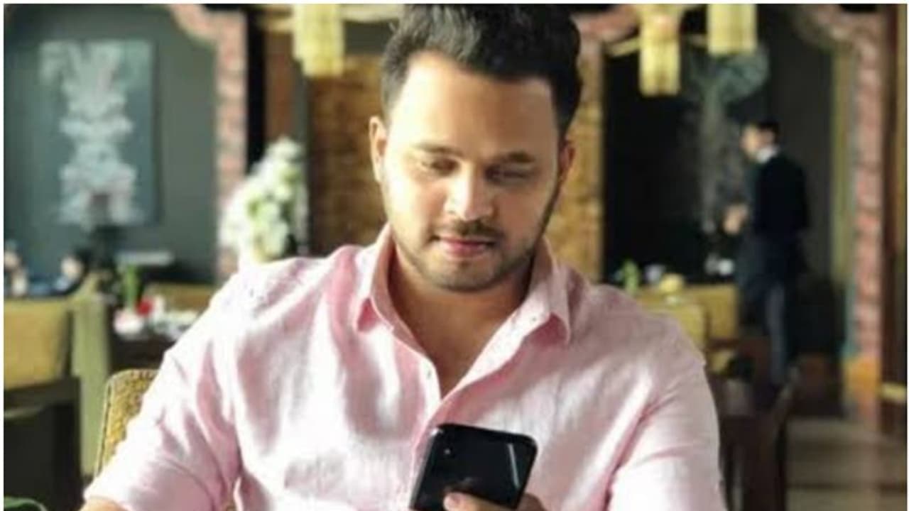 വമ്പൻ തരികിട കാട്ടി മകളുടെ ഭർത്താവ് 108 കോടി തട്ടി, പ്രവാസി വിട്ടില്ല, മകളും; കൊച്ചിയിൽ അറസ്റ്റ് വമ്പൻ തരികിട കാട്ടി മകളുടെ ഭർത്താവ് 108 കോടി തട്ടി, പ്രവാസി വിട്ടില്ല, മകളും; കൊച്ചിയിൽ അറസ്റ്റ്