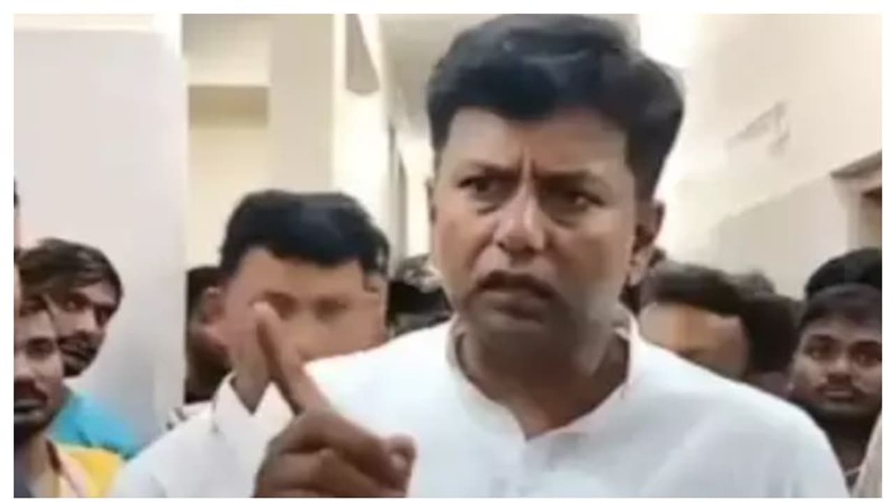 ഹോസ്റ്റലിൽ എംഎൽഎ എത്തിയപ്പോൾ കണ്ടത് ചീഞ്ഞ ഭക്ഷണം; വാർഡനെ രണ്ട് പൊട്ടിച്ചോളൂവെന്ന് കുട്ടികൾക്ക് ഉപദേശം ഹോസ്റ്റലിൽ എംഎൽഎ എത്തിയപ്പോൾ കണ്ടത് ചീഞ്ഞ ഭക്ഷണം; വാർഡനെ രണ്ട് പൊട്ടിച്ചോളൂവെന്ന് കുട്ടികൾക്ക് ഉപദേശം