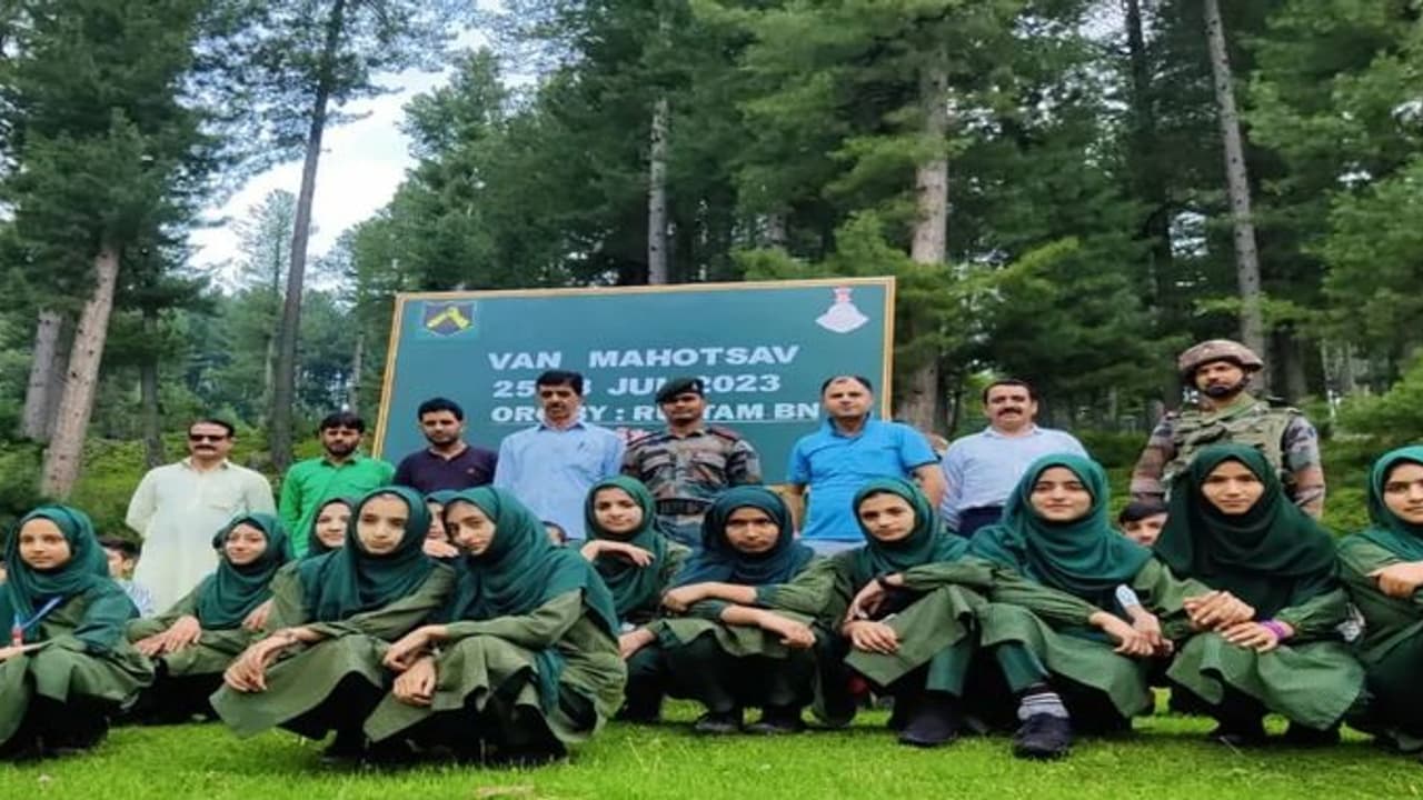 ஜம்மு காஷ்மீரின் 72 ஆண்டு கால அவலத்துக்கு முற்றுப்புள்ளி வைத்த சிறப்பு அந்தஸ்து நீக்க நடவடிக்கை ஜம்மு காஷ்மீரின் 72 ஆண்டு கால அவலத்துக்கு முற்றுப்புள்ளி வைத்த சிறப்பு அந்தஸ்து நீக்க நடவடிக்கை