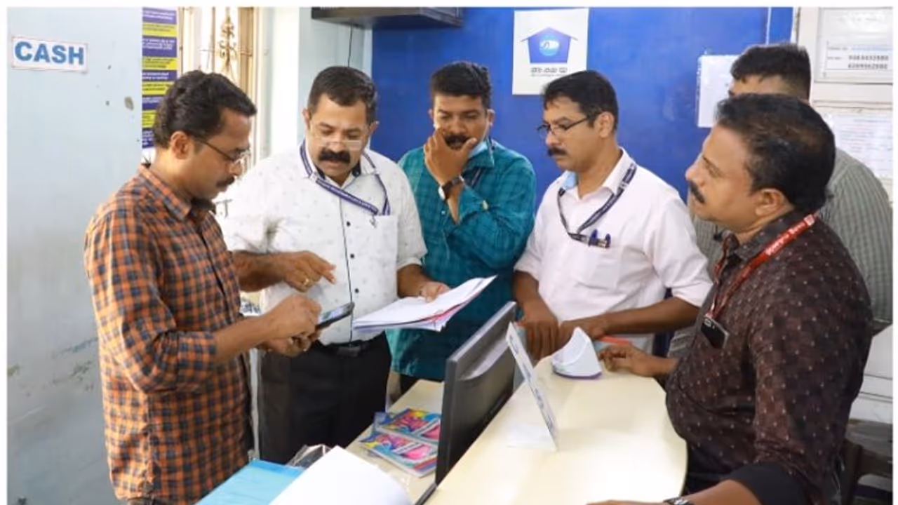 അക്ഷയ കേന്ദ്രങ്ങൾ പ്രവർത്തിക്കുന്നത് തോന്നിയപോലെ, ഉദ്യോഗസ്ഥരുടെ ഒത്താശയും; പരിശോധനയില് വ്യാപക ക്രമക്കേടുകള് അക്ഷയ കേന്ദ്രങ്ങൾ പ്രവർത്തിക്കുന്നത് തോന്നിയപോലെ, ഉദ്യോഗസ്ഥരുടെ ഒത്താശയും; പരിശോധനയില് വ്യാപക ക്രമക്കേടുകള്