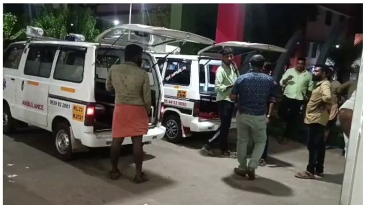 കുത്തിവെപ്പ്, കുഞ്ഞുങ്ങള്‍ക്കുള്‍പ്പെടെ ശാരീരിക അസ്വസ്ഥത; പുനലൂർ താലൂക്ക് ആശുപത്രിയിൽ 2 ജീവനക്കാർക്ക് സസ്പെൻഷൻ