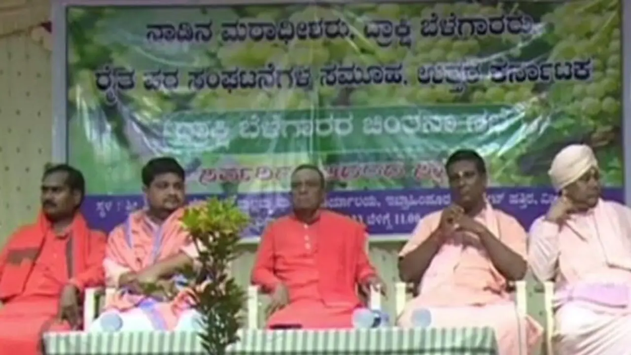 ಕುಸಿದ ಒಣದ್ರಾಕ್ಷಿ ದರ: ಸಂಕಷ್ಟಕ್ಕೆ ಸಿಲುಕಿದ ರಾಜ್ಯದ ದ್ರಾಕ್ಷಿ ಬೆಳೆಗಾರರು! ಕುಸಿದ ಒಣದ್ರಾಕ್ಷಿ ದರ: ಸಂಕಷ್ಟಕ್ಕೆ ಸಿಲುಕಿದ ರಾಜ್ಯದ ದ್ರಾಕ್ಷಿ ಬೆಳೆಗಾರರು!