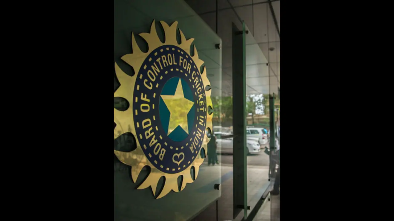 பிசிசிஐ மீடியா உரிமையை கைப்பற்றிய வையாகாம் 18; ஒரு போட்டிக்கு ரூ.67.8 கோடி வீதம் ரூ.5,996.4 கோடி கொடுத்துள்ளது பிசிசிஐ மீடியா உரிமையை கைப்பற்றிய வையாகாம் 18; ஒரு போட்டிக்கு ரூ.67.8 கோடி வீதம் ரூ.5,996.4 கோடி கொடுத்துள்ளது