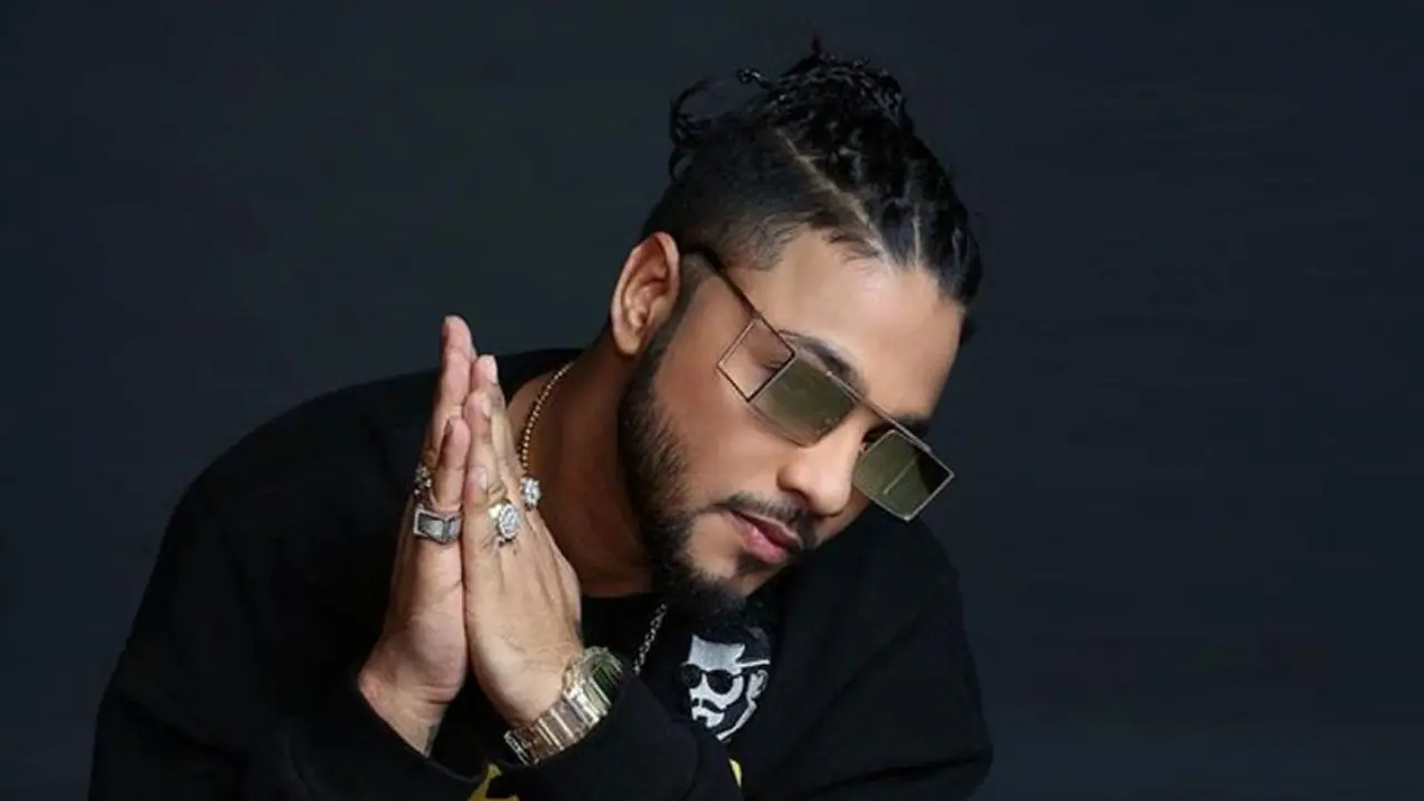 Bigg Boss OTT: Is Raftaar hinting at featuring Abhishek Malhan, Elvish Yadav in music video? Bigg Boss OTT: Is Raftaar hinting at featuring Abhishek Malhan, Elvish Yadav in music video?
