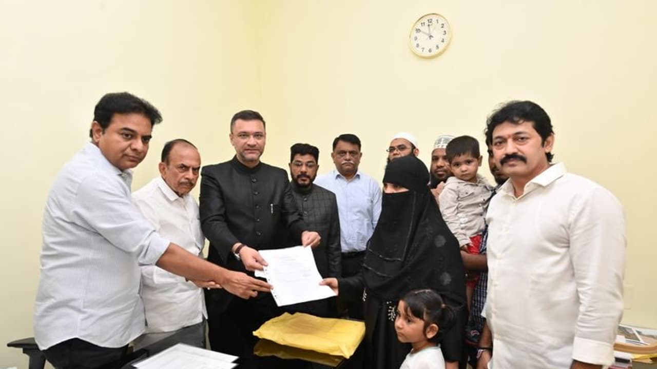 జైపూర్ ఎక్స్ప్రెస్ కాల్పులు : సైఫుద్దీన్ కుటుంబానికి కేటీఆర్ బాసట.. బాధితుడి భార్యకు ప్రభుత్వోద్యోగం, ఇంకా జైపూర్ ఎక్స్ప్రెస్ కాల్పులు : సైఫుద్దీన్ కుటుంబానికి కేటీఆర్ బాసట.. బాధితుడి భార్యకు ప్రభుత్వోద్యోగం, ఇంకా