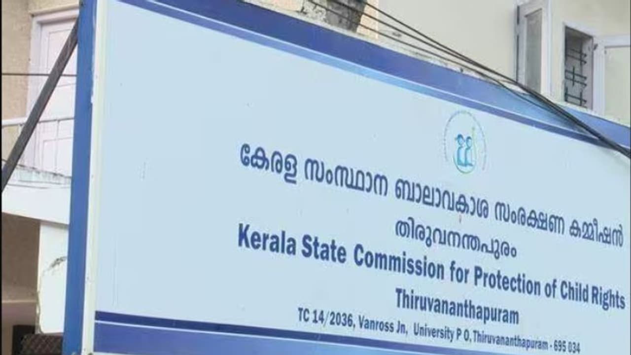 'കുട്ടികളെ സ്റ്റേഷനുകളിൽ വിളിപ്പിച്ച് മൊഴി രേഖപ്പെടുത്താൻ പാടില്ല'; ഡിജിപിക്ക് നിർദേശവുമായി ബാലാവകാശ കമ്മീഷൻ 'കുട്ടികളെ സ്റ്റേഷനുകളിൽ വിളിപ്പിച്ച് മൊഴി രേഖപ്പെടുത്താൻ പാടില്ല'; ഡിജിപിക്ക് നിർദേശവുമായി ബാലാവകാശ കമ്മീഷൻ