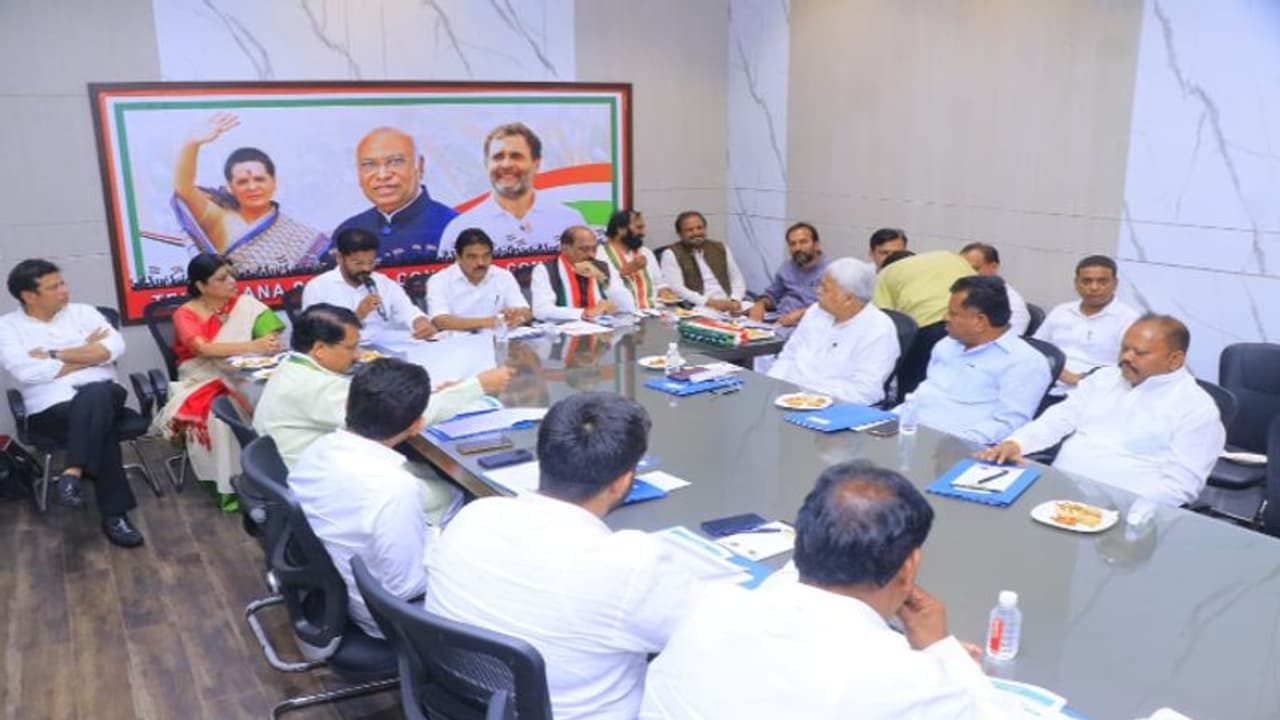 అధికారంలోకి వస్తే మంత్రులు, సీఎం అయ్యేది మేం కాదు.. టీ కాంగ్రెస్ నేతలకు కేసీ వేణుగోపాల్ క్లాస్..!! అధికారంలోకి వస్తే మంత్రులు, సీఎం అయ్యేది మేం కాదు.. టీ కాంగ్రెస్ నేతలకు కేసీ వేణుగోపాల్ క్లాస్..!!