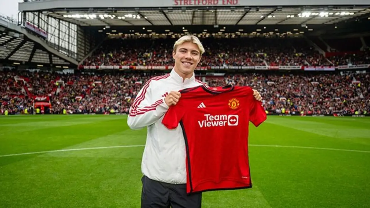 Manchester United secure €75M transfer of Danish striker Rasmus Højlund from Atalanta Manchester United secure €75M transfer of Danish striker Rasmus Højlund from Atalanta