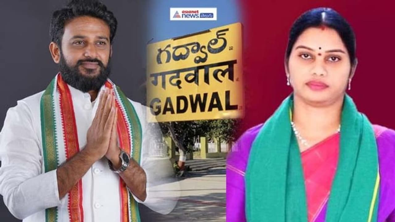 గద్వాల కాంగ్రెస్లో టికెట్ పంచాయితీ.. లోకల్ వర్సెస్ నాన్ లోకల్..!! గద్వాల కాంగ్రెస్లో టికెట్ పంచాయితీ.. లోకల్ వర్సెస్ నాన్ లోకల్..!!