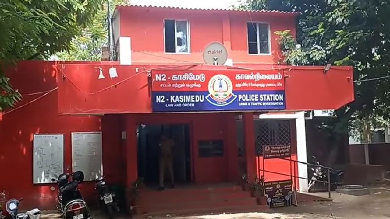 ஃபோன் செய்தால் கஞ்சா டோர் டெலிவரி: பெண்கள் 2 பேர் கைது! ஃபோன் செய்தால் கஞ்சா டோர் டெலிவரி: பெண்கள் 2 பேர் கைது!