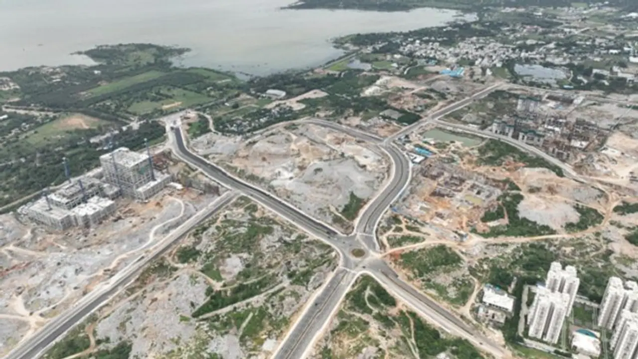 ಭೂಮಿ ತಾಯಿಗಿಲ್ಲಿ ಬಂಗಾರಕ್ಕೂ ಅಧಿಕ ಬೆಲೆ: ಎಕರೆಗೆ 100 ಕೋಟಿ ರೂ. ಗೆ ಮಾರಾಟ!