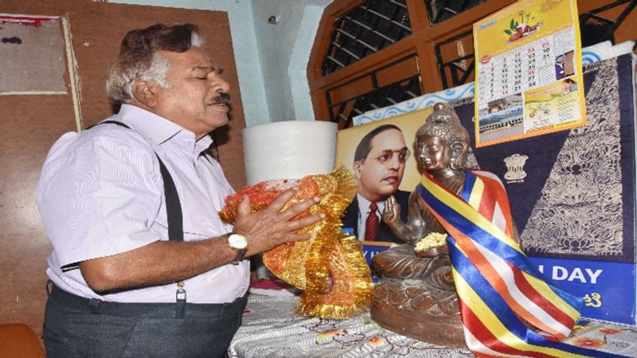 ప్రజా యుద్దనౌక జీవితం.. విఠల్రావు నుంచి గద్దర్గా ఎలా మారారు.. ప్రజా యుద్దనౌక జీవితం.. విఠల్రావు నుంచి గద్దర్గా ఎలా మారారు..