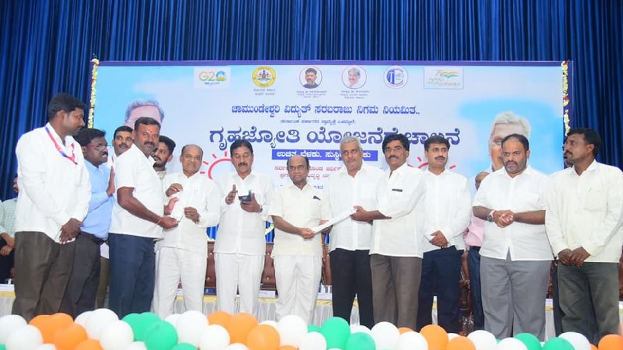 ಎಲ್ಲಾ ವರ್ಗದ ಜನರ ಅಭಿವೃದ್ದಿಗೆ ಕಾಂಗ್ರೆಸ್ ಸರ್ಕಾರದಿಂದ ಕೆಲಸ: ಸಚಿವ ವೆಂಕಟೇಶ್ ಎಲ್ಲಾ ವರ್ಗದ ಜನರ ಅಭಿವೃದ್ದಿಗೆ ಕಾಂಗ್ರೆಸ್ ಸರ್ಕಾರದಿಂದ ಕೆಲಸ: ಸಚಿವ ವೆಂಕಟೇಶ್